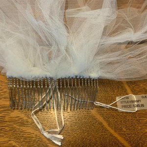 BRAND NEW White NWT wedding veil with rhinestones